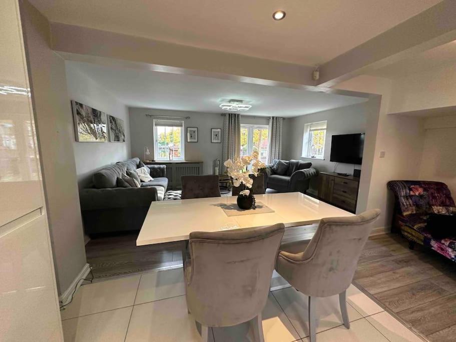Waterside Mufc & Trafford Centre Townhouse 4 Bedroom Free Parking Манчестер Экстерьер фото